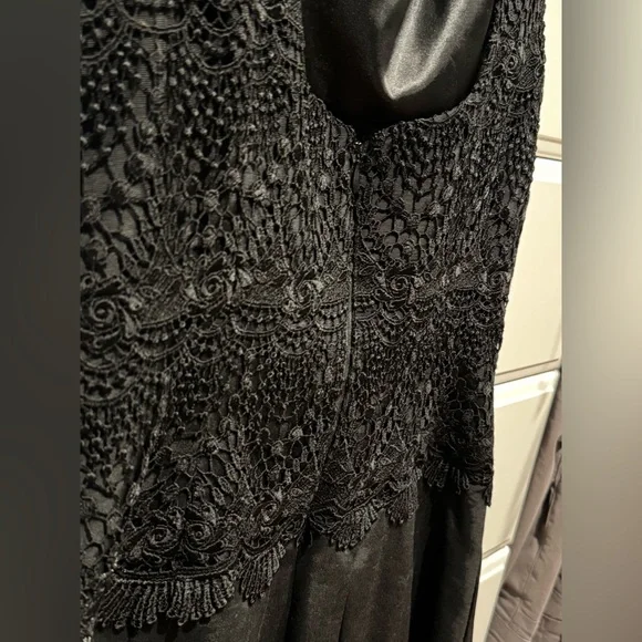White House Black Market Lace Appliqué Sleeveless Dress Size 4 Y2K Fit & Flare - Picture 6 of 6